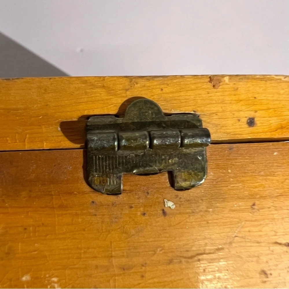 Vintage Handcrafted‎ Jewelry Box W/ Hook Lock 